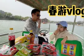 北京龙潭公园赏花！在船上野餐～还带了这么多好吃的！视频封面