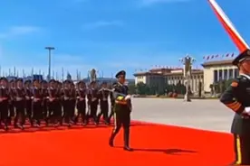 84年解放军三段劈枪，经典正步，不知道后来为什么取消了视频封面