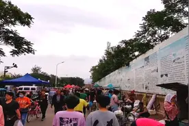 辽宁朝阳中山大街振兴路发现人山人海，去看看是怎么回事？视频封面
