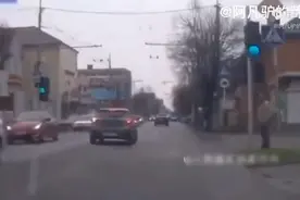 马路上的那些事！不光有马路杀手，还有那些无辜的路人！视频封面