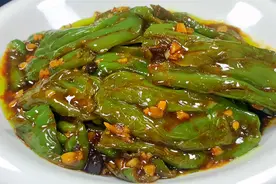 你做的虎皮辣椒炒对了吗？大厨教你正确做法，香辣过瘾，好吃下饭视频封面