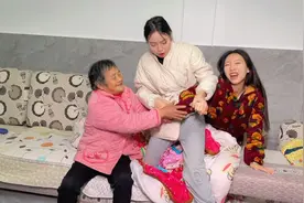 今晚的饭菜十分感人，全家人携手相伴，共同见证二娃厨艺精彩时刻视频封面