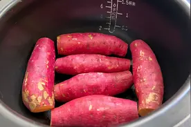 万万没想到红薯放进电饭煲，不加一滴水，出锅这么好吃个个流蜜汁视频封面