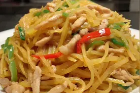 厨师长教你土豆肉丝的家常做法，步骤详细，脆嫩爽口下酒又下饭视频封面