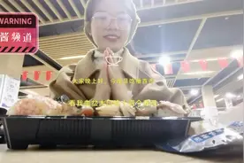 这个被称作寿司杀手的女人，喜欢戴着绿色的帽子，露出蜜汁微笑视频封面