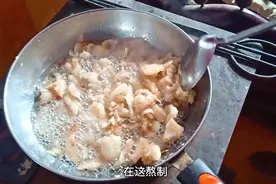 猪油好吃但是不会炼，农村大妈现场手把手教你，油白渣香值得收藏视频封面