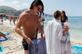外国海边比基尼美女火辣辣的视频封面