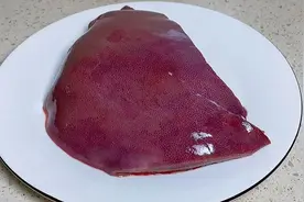 猪肝只用清水洗是大错，教你一招，血水杂质全跑光视频封面