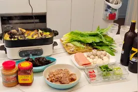 家庭聚餐，自己烤鱼100元搞定！这个原浆啤酒特别好喝视频封面