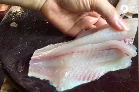 酒店师傅粤小伟亲自教你起顺德无骨鱼片，学会了再也不怕小卡鱼骨视频封面