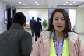 肚子里的孩子长了条小尾巴 孕妇痛哭不已 公公却说是返祖现象视频封面