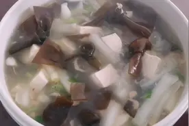 海带豆腐一起做，好吃不长肉，刷油减脂效果明显，大姐月瘦8斤。视频封面