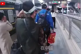 火车站黑旅馆大妈热情拉客。低至50元一晚男女混住，小姐主动上门视频封面
