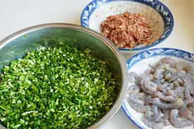 三鲜饺子好吃有秘诀，老保姆拿手绝活教会你，出锅饺子比饭店好吃视频封面