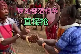 非洲原始部落红泥族相亲大会，棍子打的越狠就越爱，结果直接抢了视频封面