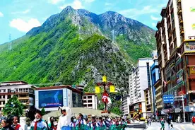 开启返程模式，在甘孜州州府康定城打街，到木格措景区打卡