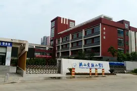 武汉白沙洲四路的华师大附中和实验小学也非常不错啊！视频封面