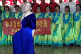 太原杨指挥老师在指挥演唱《不忘初心》视频封面