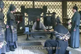 为什么在出殡之前，要在棺木后，打碎死者生前用过的碗？有啥讲究视频封面