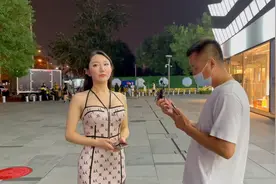 三里屯炸街女神少数民族契丹族美女时尚走秀视频封面