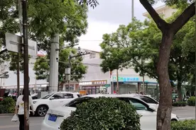 小学全托一个月费用10000元 普遍是管不了，没方法去管孩子视频封面