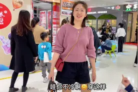 冬天媳妇穿短裤丝袜出门，老公忍不住当街嘲笑她，把媳妇弄尴尬了视频封面