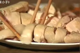 盘点剧中吃鸡肉场面：一盘白切鸡三人吃了20多碗饭，看得我都饿了视频封面