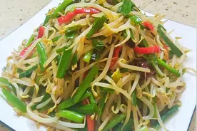 韭菜炒绿豆芽怎么做效果最好，家庭小灶爆炒技巧，火候很关键！视频封面