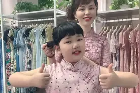 旗袍工厂新品一大堆，母女俩穿上这件粉色系，又可以臭美好几天视频封面