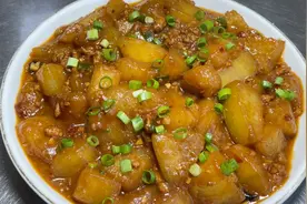 厨师长教你肉沫烧冬瓜的做法，简单家常，鲜香入味，天天吃都不腻视频封面
