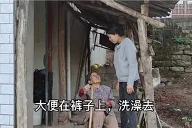 老年痴呆奶奶大小便失禁，还好后人孝顺，有人照顾视频封面
