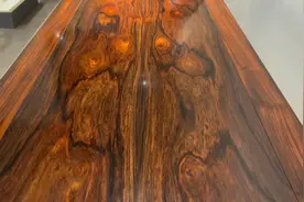 十分罕见的纹理！大红酸枝也长出来跟黄花梨一样的纹理！视频封面