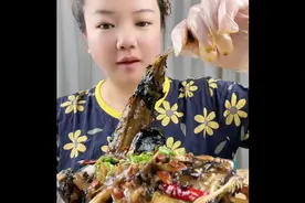 啃鸡腿似的吃安康鱼，全身软骨头，越吃越爱视频封面