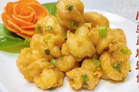 爽脆弹滑的虾仁包裹着香浓的咸蛋黄味道太香没了，老厨教你在家做视频封面