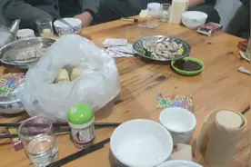 来看看我们云南人喝酒，你们服不服……视频封面