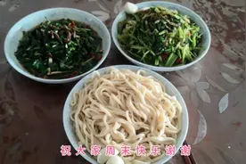 韭菜炒羊肉拌面，韭菜特别嫩，味道非常鲜美，棒棒哒！视频封面