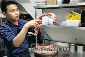 面馆老板分享红烧排骨面的浇头制作方，详细精准的，等你收藏视频封面