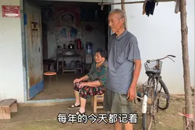 奶奶对她爸爸的思念就是以这种方式，希望爷爷奶奶健健康康视频封面