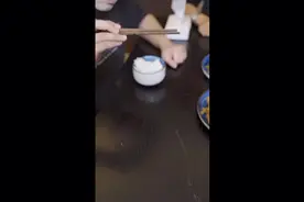 女人怀孕了很娇情，男人应能理解，这段时间要护着她。视频封面