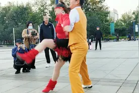 丰满诱人的秀时尚跳起舞来，山川大叔都跟不上节奏视频封面