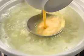 饭店鲜嫩无比的蛋花汤是如何做的？今天分享小窍门，蛋花大而薄视频封面