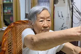 关爱老人 九十岁妈妈的晚饭，豆腐 牛油果 胡萝卜 煮鸡蛋视频封面