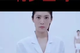 女性的胸有多重。视频封面