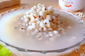 煮薏米时，有人先炒有人直接生煮，到底哪种好？教你正确做法视频封面