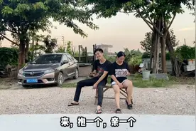 谁说潮汕男人不疼老婆？弟弟结婚4年，下班回来第一件事是找媳妇视频封面