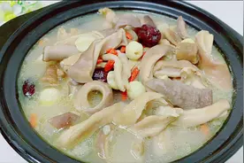 肠胃不好的人群 多喝这款胡椒猪肚鸡汤，美味又营养暖心又暖胃视频封面
