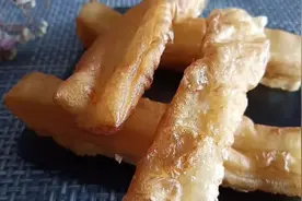 吃剩的油条怎么办？教你一个新做法，酸甜可口，比肉都好吃，绝了视频封面