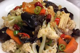 厨师长教你凉拌菜花的家常做法，步骤详细，清脆爽口下酒又下饭视频封面
