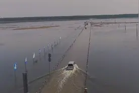 江苏发现一条水上公路，据说吓退不少老司机，一不小心就掉河里视频封面
