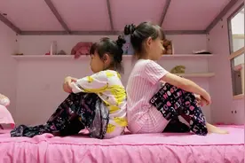 姐妹日常有趣小游戏，玩得开心，老母亲也只用安静的动动嘴视频封面